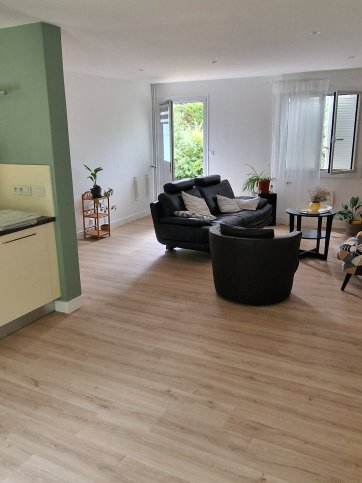 Après rénovation cuisine et salon sol et mur Avrillé