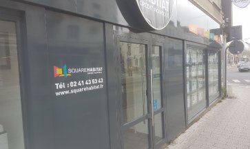 Peinture sur vitrine d'une agence immobilière Angers