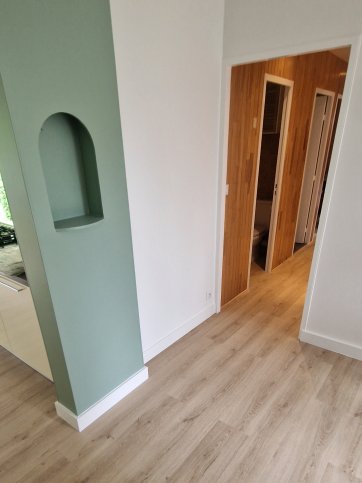 Après rénovation cuisine et salon sol et mur Avrillé
