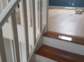 Peinture sur escalier par un artisan sur Bouchemaine