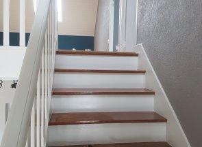 Peinture sur escalier par un artisan sur Bouchemaine