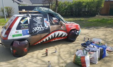 Graffiti Angers sur carrosserie voiture 